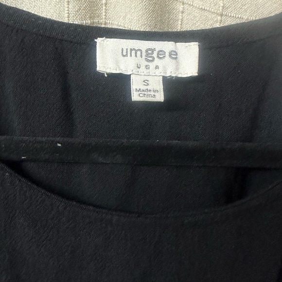 UMGEE small black and animal cheetah leopard print bell sleeve top - Picture 3 of 3